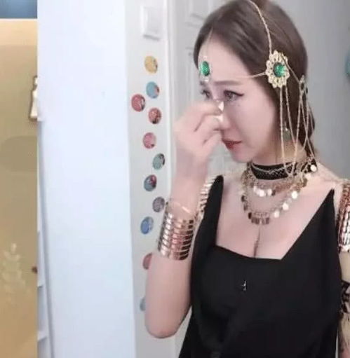 旭旭宝宝不懂怜香惜玉 斗地主打哭女主播，网友求求你做个人吧